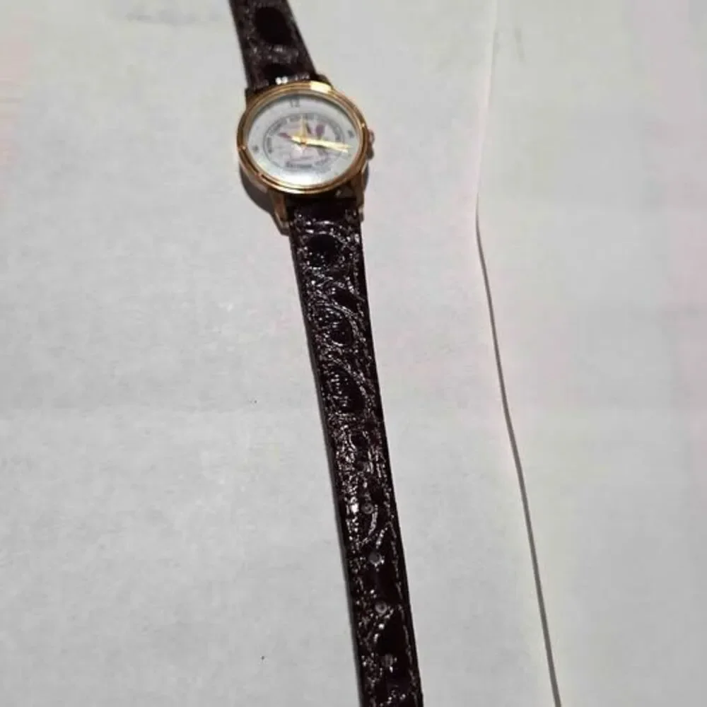 Vintage Ladies Wood Co. Coop Watch. works with new battery
